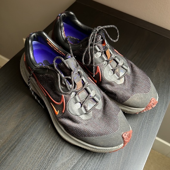 Nike Goretex athletic shoes - Picture 2 of 4